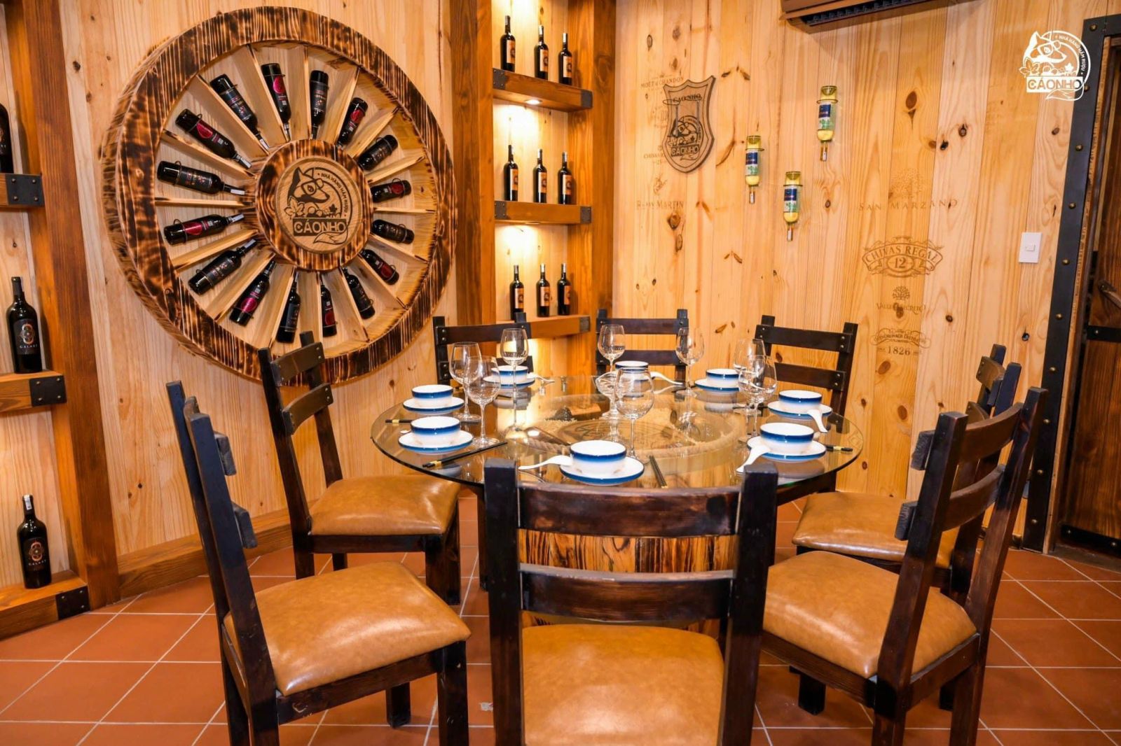 Thi công hầm rựou TUỆ NHƯ decor