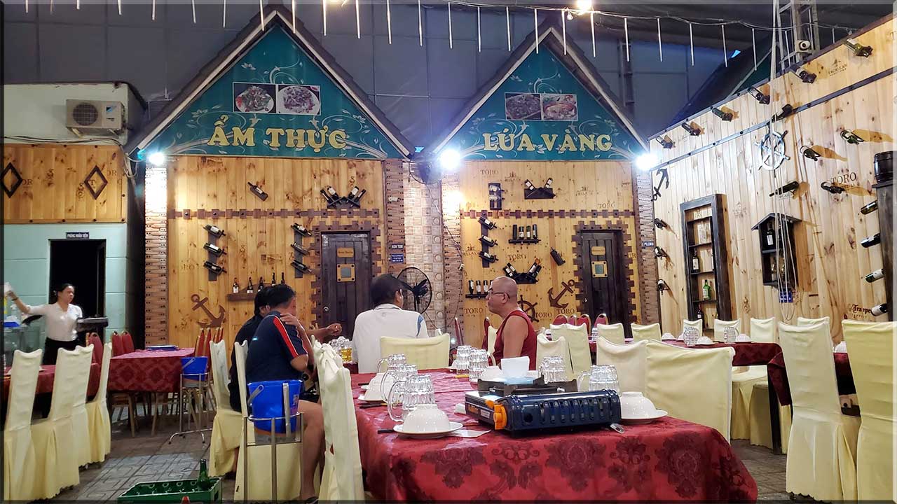 sảnh ăn chung ngoài trời ở Lúa Vàng Tiền Giang view 1